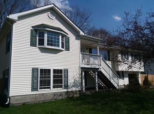 18 Pippin Ln, Wappingers Falls, NY 12590
