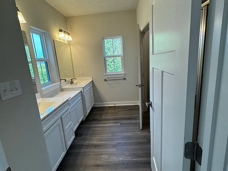 2011 Creswell Dr — Photo 18