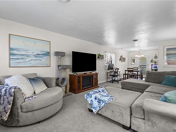 5th image of 3200 Westwood Cres