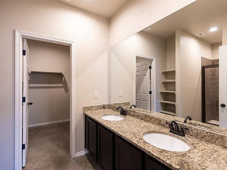 351 Joanne Loop #A — Photo 4