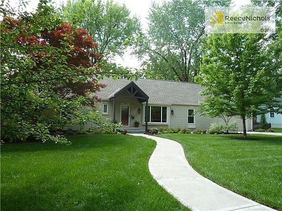 WINDING SIDEWALK IN FRONT YARD TO STREET