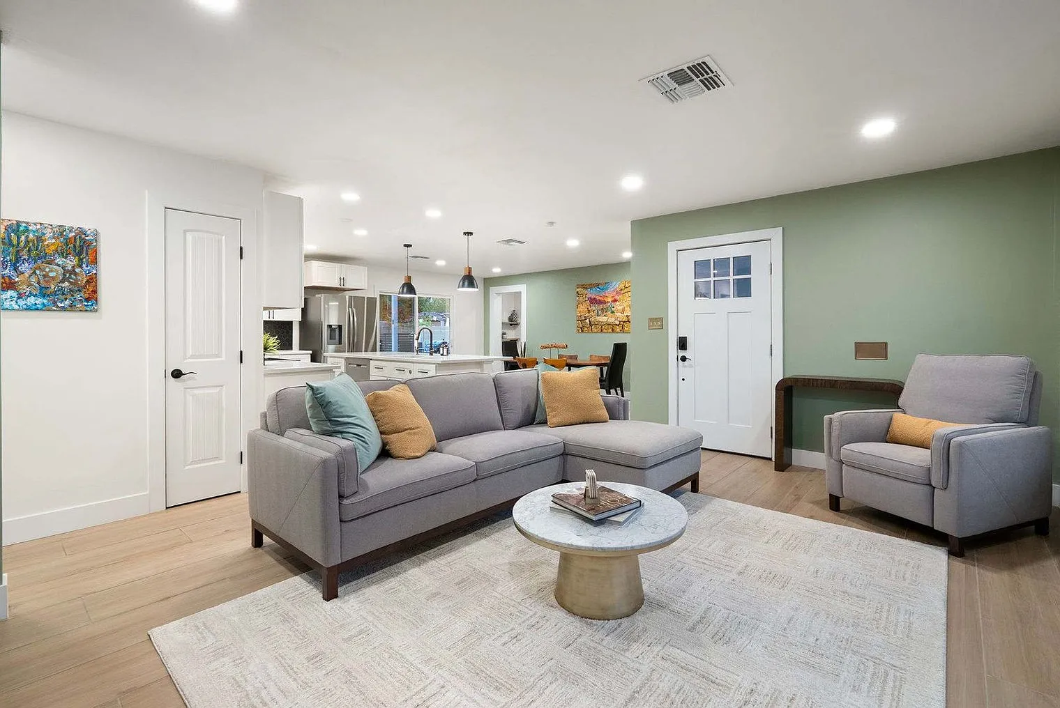 3 bed, 2.0 bath, 1291 sqft, $7,319 — Photo 2