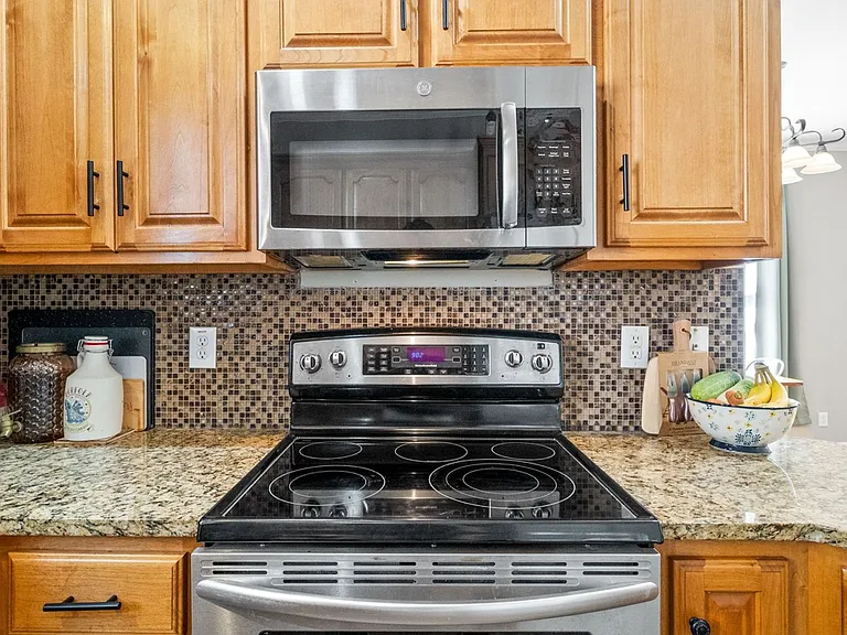 2200 Fairfax Dr — Photo 12