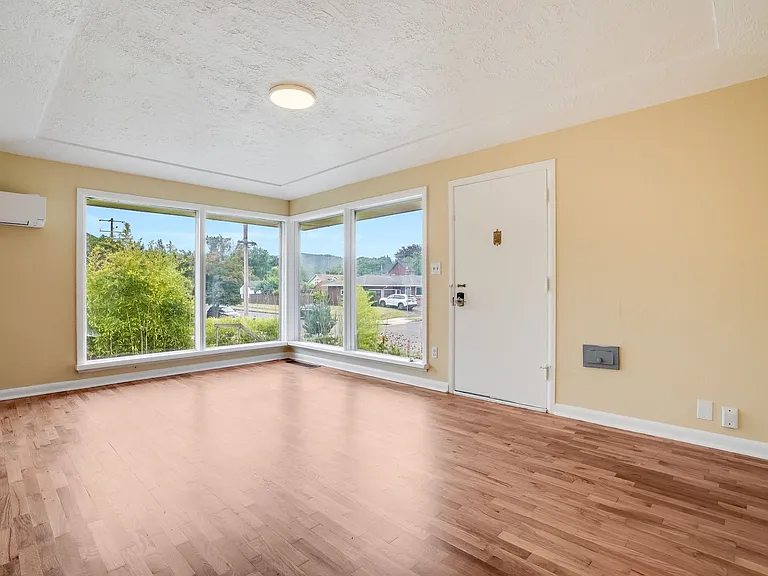6806 N Monteith Ave — Photo 2