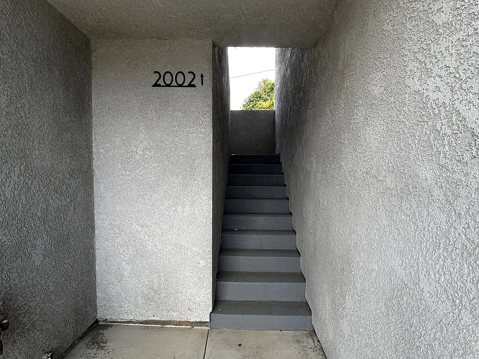 ENTRANCE (STAIR WAY)