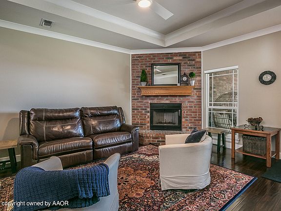 3rd image of 6207 Donda St