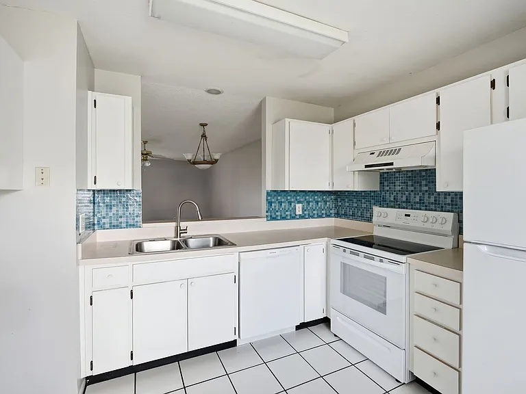 5401 Britwell Ct — Photo 11