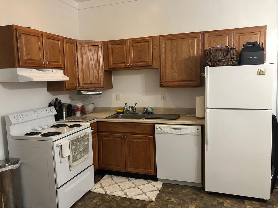 2nd image of 2 Franklin Sq APT 2C
