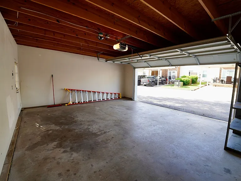 131 Lake Chateau Dr — Photo 26