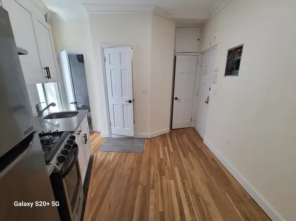 34 Watts Street image 3 of 9