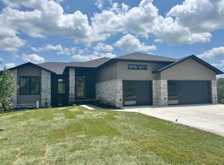 5958 S Clay Ave, Springfield, MO 65810