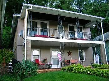 1st image of 827 Woods Ln