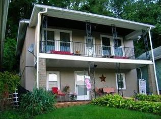 827 Woods Ln, Martins Ferry, OH 43935