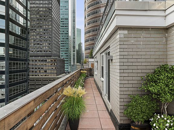 5th image of 211 E 53rd St #C