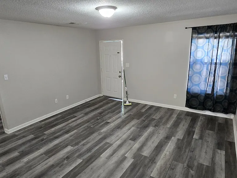 Bradford Place Apartments — Photo 13