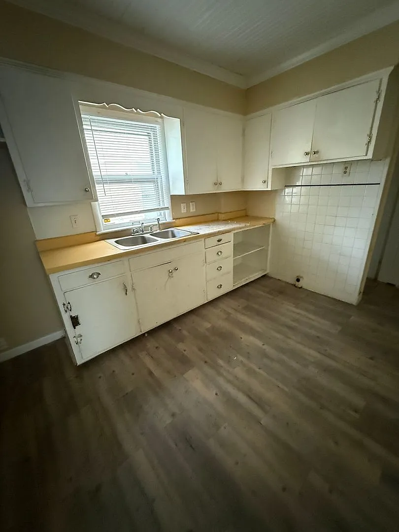 3 Bed 1 Bath — Photo 4