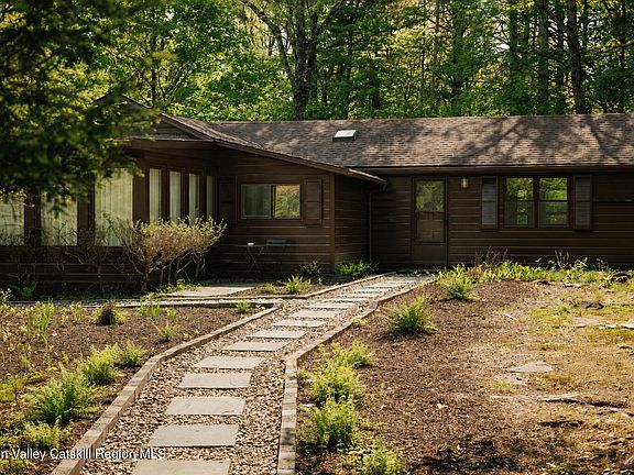 2nd image of 276 Chestnut Hill Road