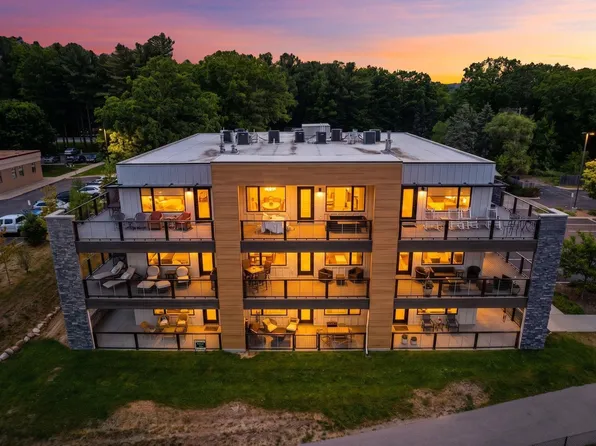 225 E 17th St #3-C, Traverse City, MI 49684