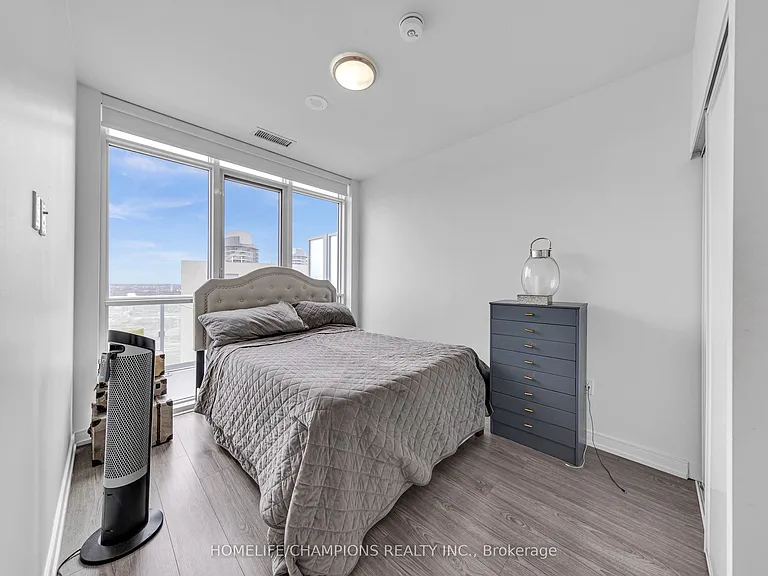 225 Village Green Sq #Penthouse 08 — Photo 11