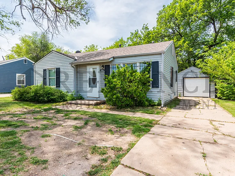 2219 N Prince St — Photo 2