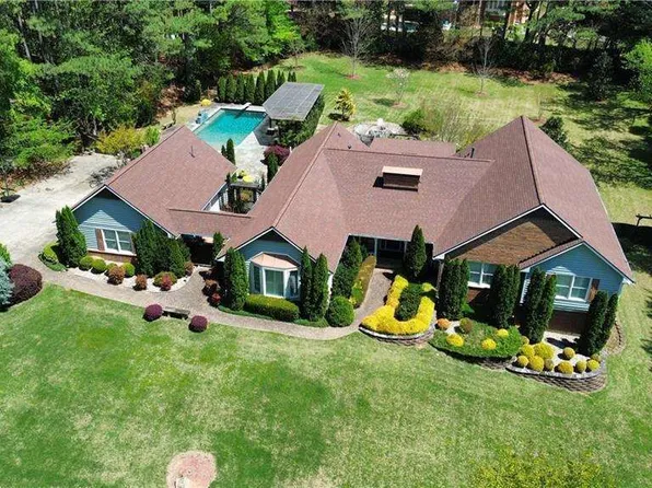 1066 Bridgewater Walk, Snellville, GA 30078