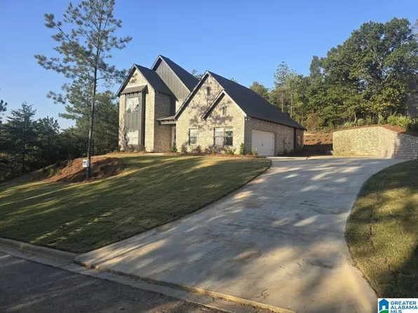 1063 Asbury Cir, Bessemer, AL 35022