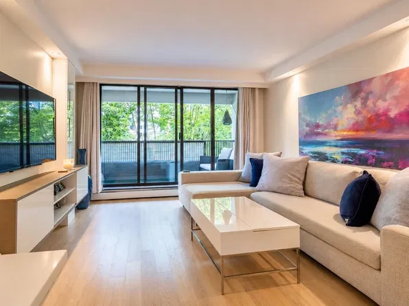 4134 Maywood St #402, Burnaby, BC V5H 4C9