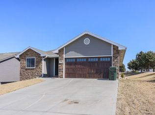 1319 N Larchmont Dr, Council Bluffs, IA 51503