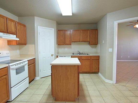 4th image of 2607 Southwood Dr