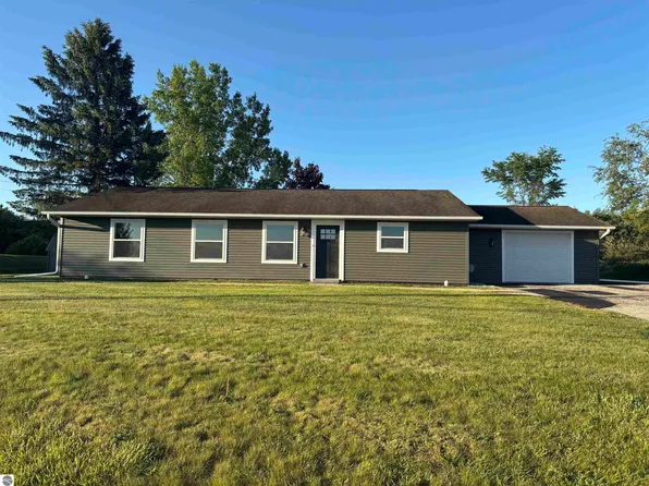 3092 E Deerfield Rd, Mount Pleasant, MI 48858