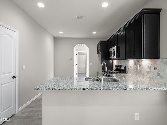 3rd image of 14805 Pebble Hills Blvd