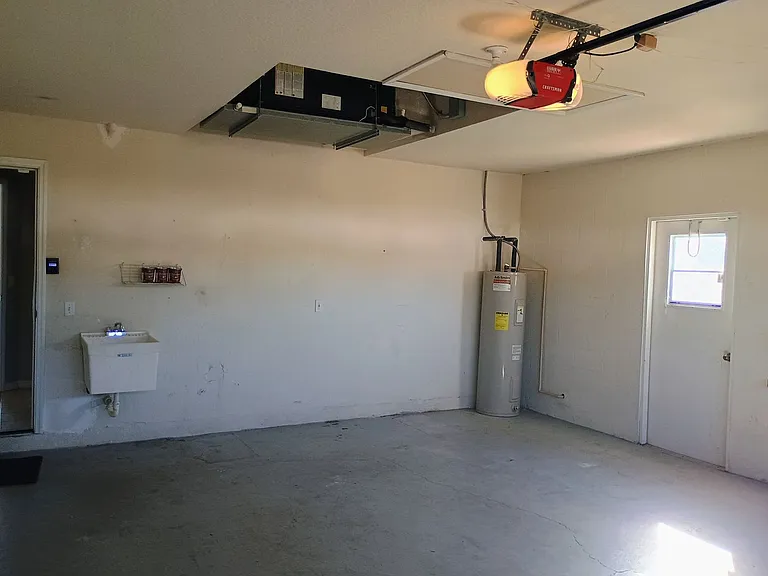 11624 Linden Dr — Photo 30