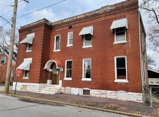 102 N 11th St, Belleville, IL 62220
