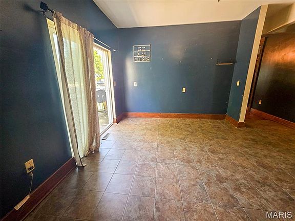 3rd image of 306 E Main St