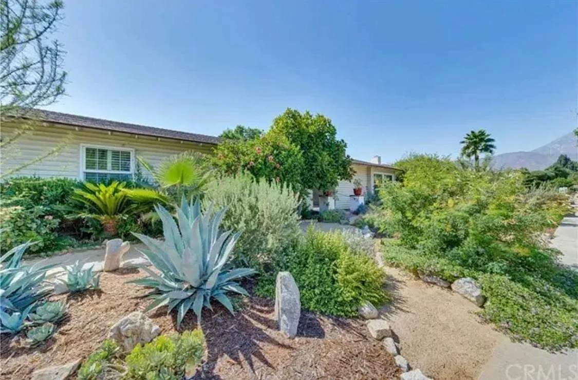 4 bed, 2100 sqft, $4,200 — Photo 3