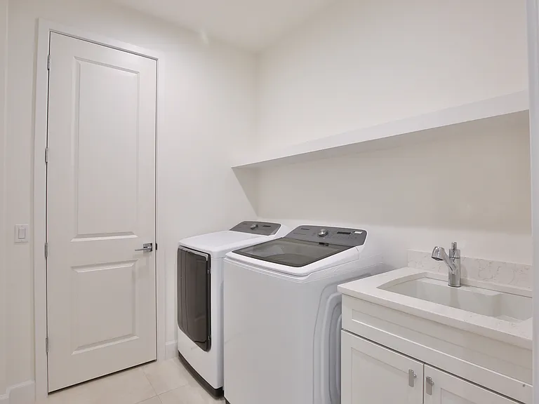1115 Mallorca Dr — Photo 30