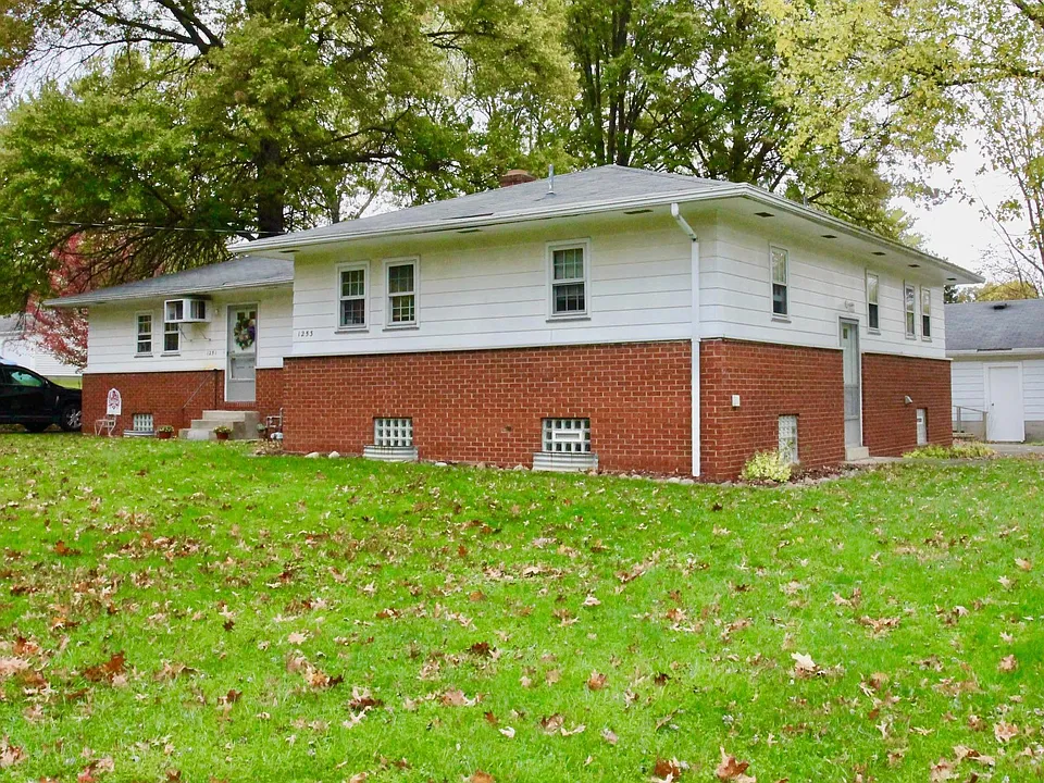 1251 Deforest Rd SE