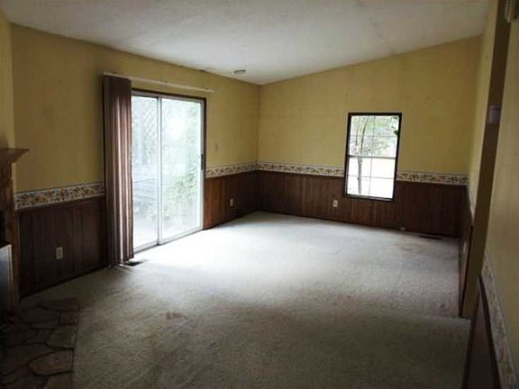 4th image of 100 Spruce Dr