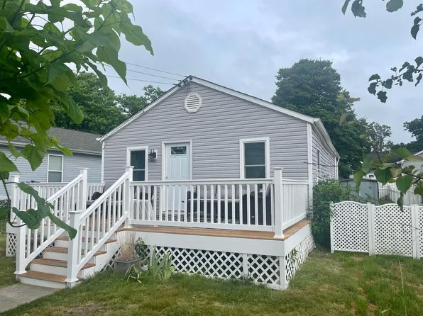 10 Poplarwood Rd, Villas, NJ 08251