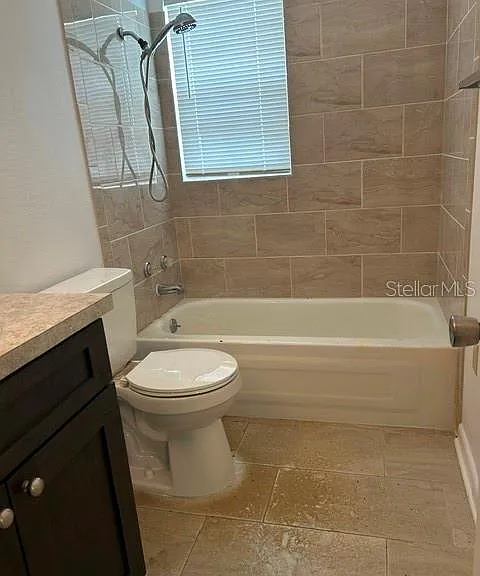 1472 N Melrose Dr — Photo 3