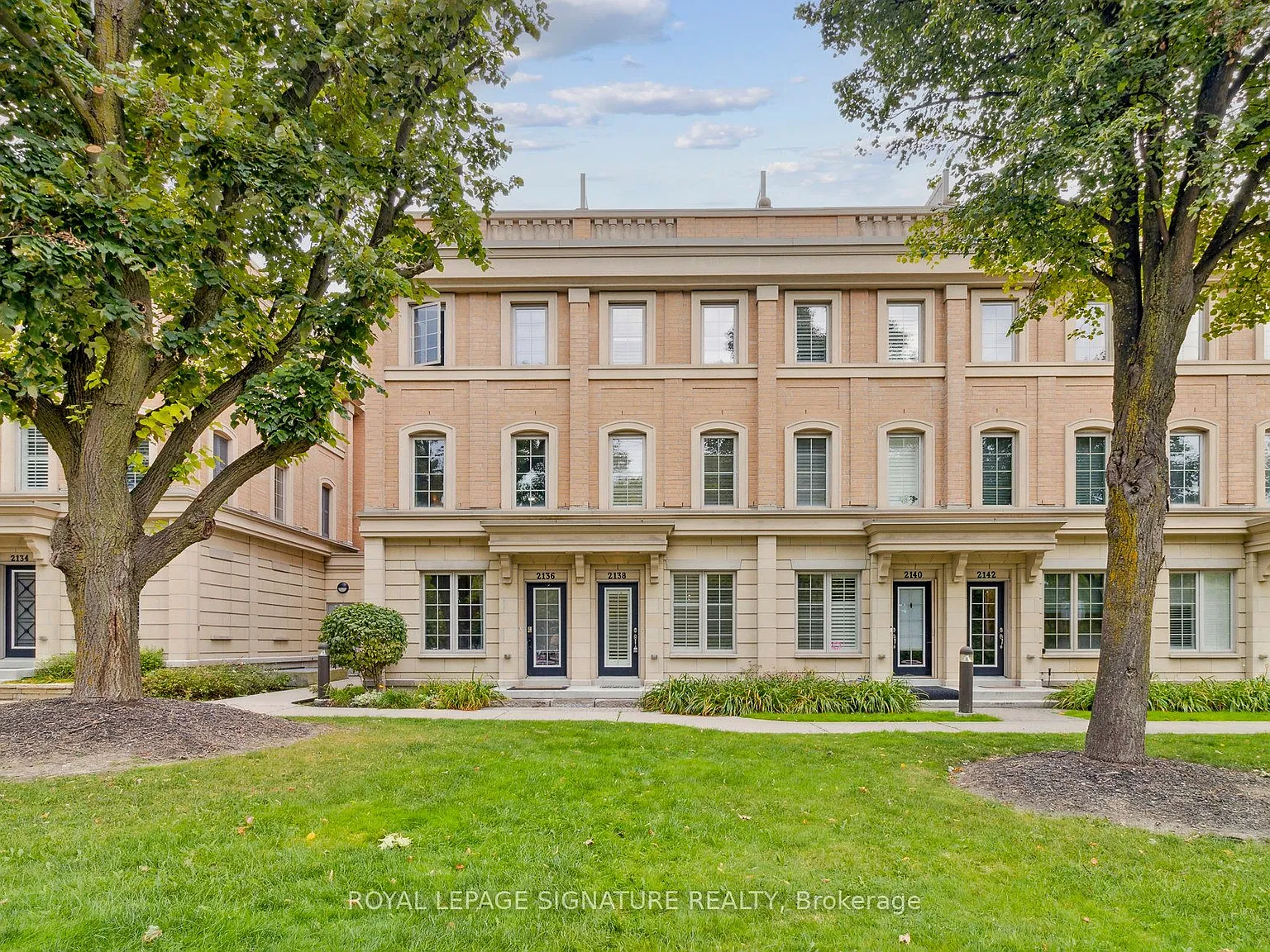 4 bed, $4,200 — Photo 1