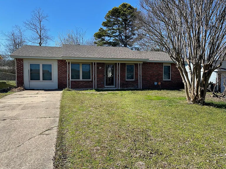 1101 Lehman Dr — Photo 1