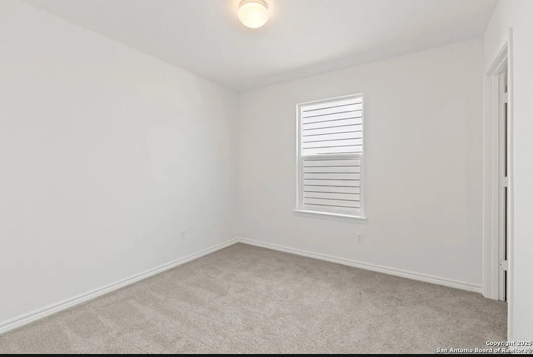 4 bed, 1604 sqft, $2,300 — Photo 3