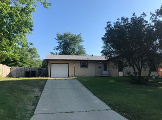 26 Hawthorne Dr, Normal, IL 61761