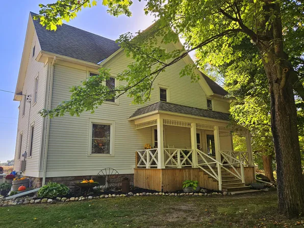 11565 S Enzian Rd, Plainwell, MI 49080