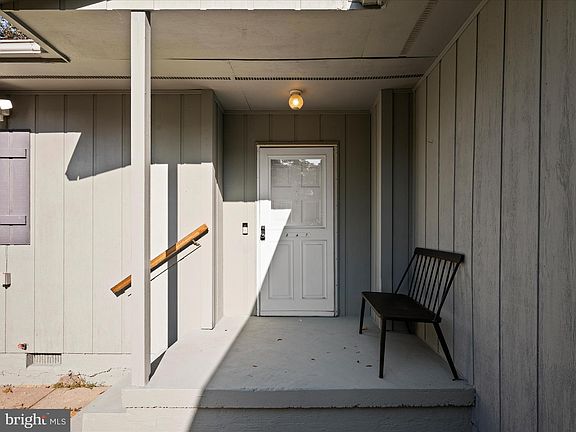 5th image of 247 Vine Ln