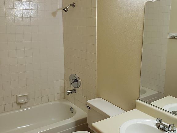 5th image of 4640 Brandonkane Ln APT D