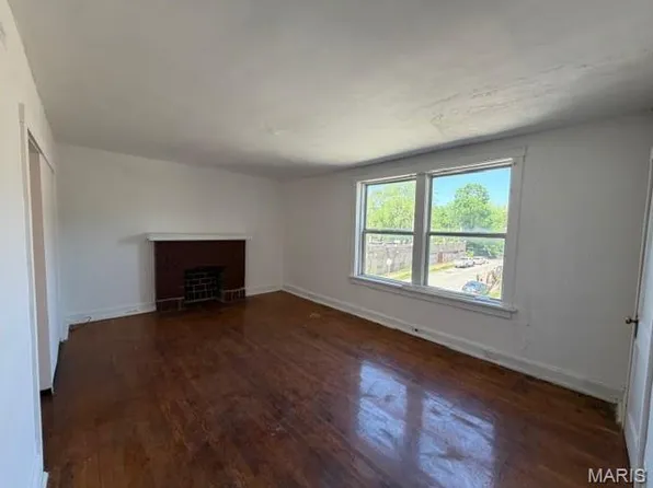 3226 Arsenal St, Saint Louis, MO 63118