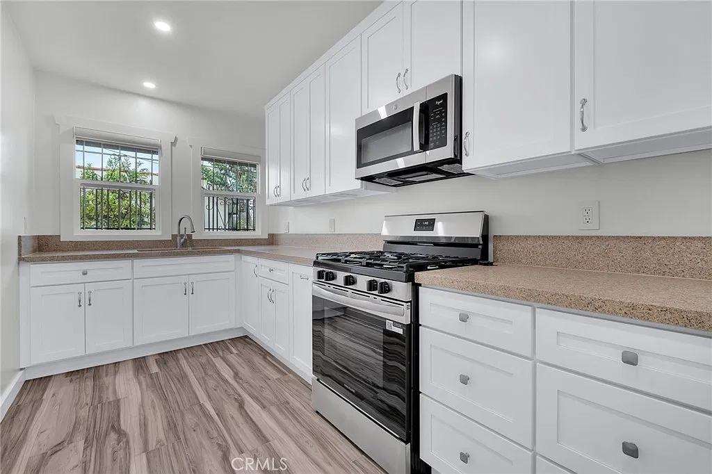 1 bed, 3903 sqft, $1,995 — Photo 4