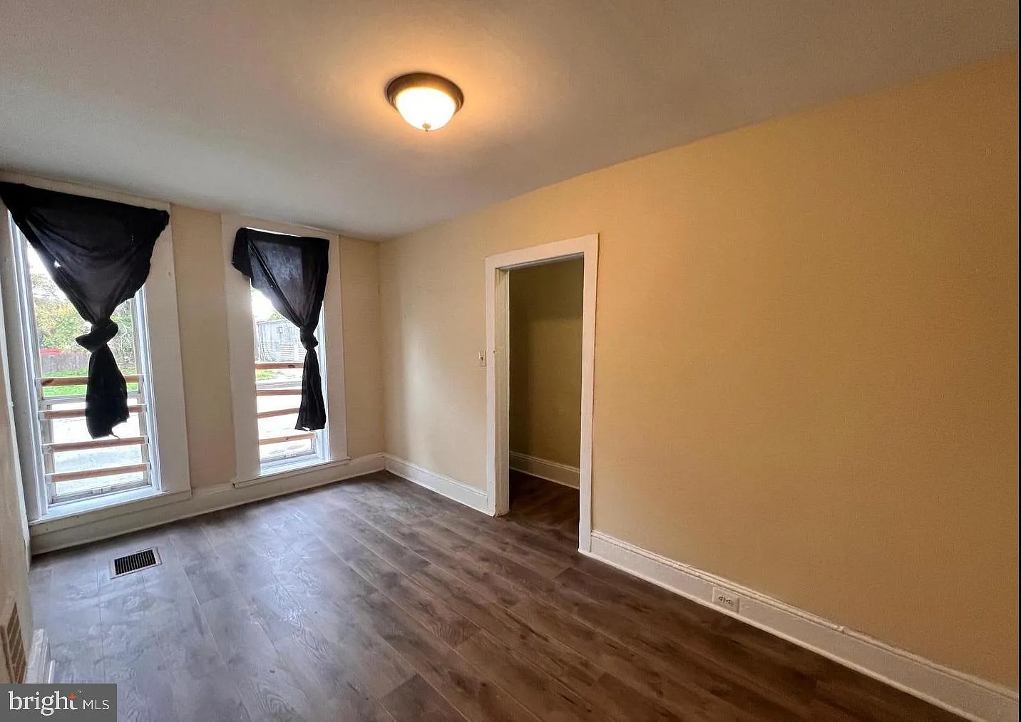 2 bed, 1.0 bath, $1,300 — Photo 2